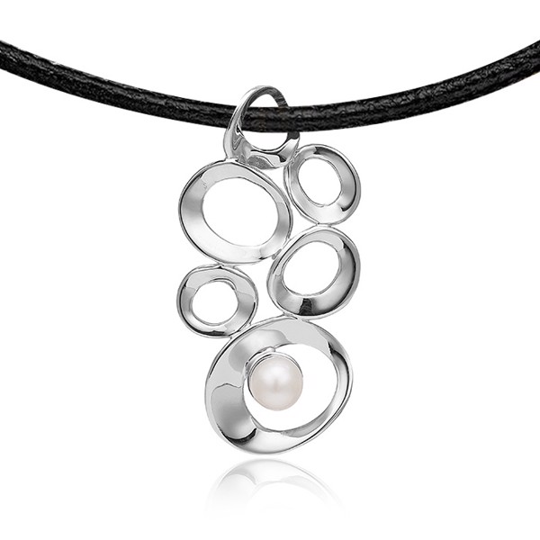 Smukt vedhæng i sølv med perle og læderkæde fra Blicher Fuglsang, 60 cm kæde 